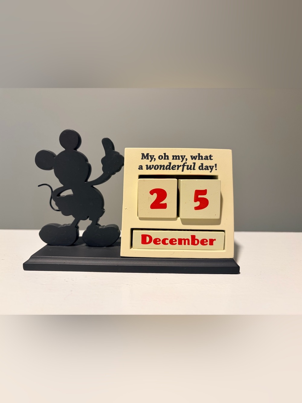 Disney Hallmark Mickey Mouse “My Oh My What A Wonderful Day” Block Calendar